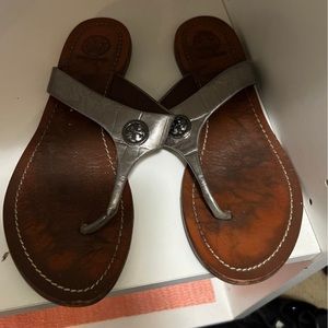 Tory Burch sandals in silver with silver hardware. Size 6.5(37). Worn.